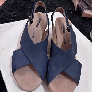 Clarks blue heel platform sandals